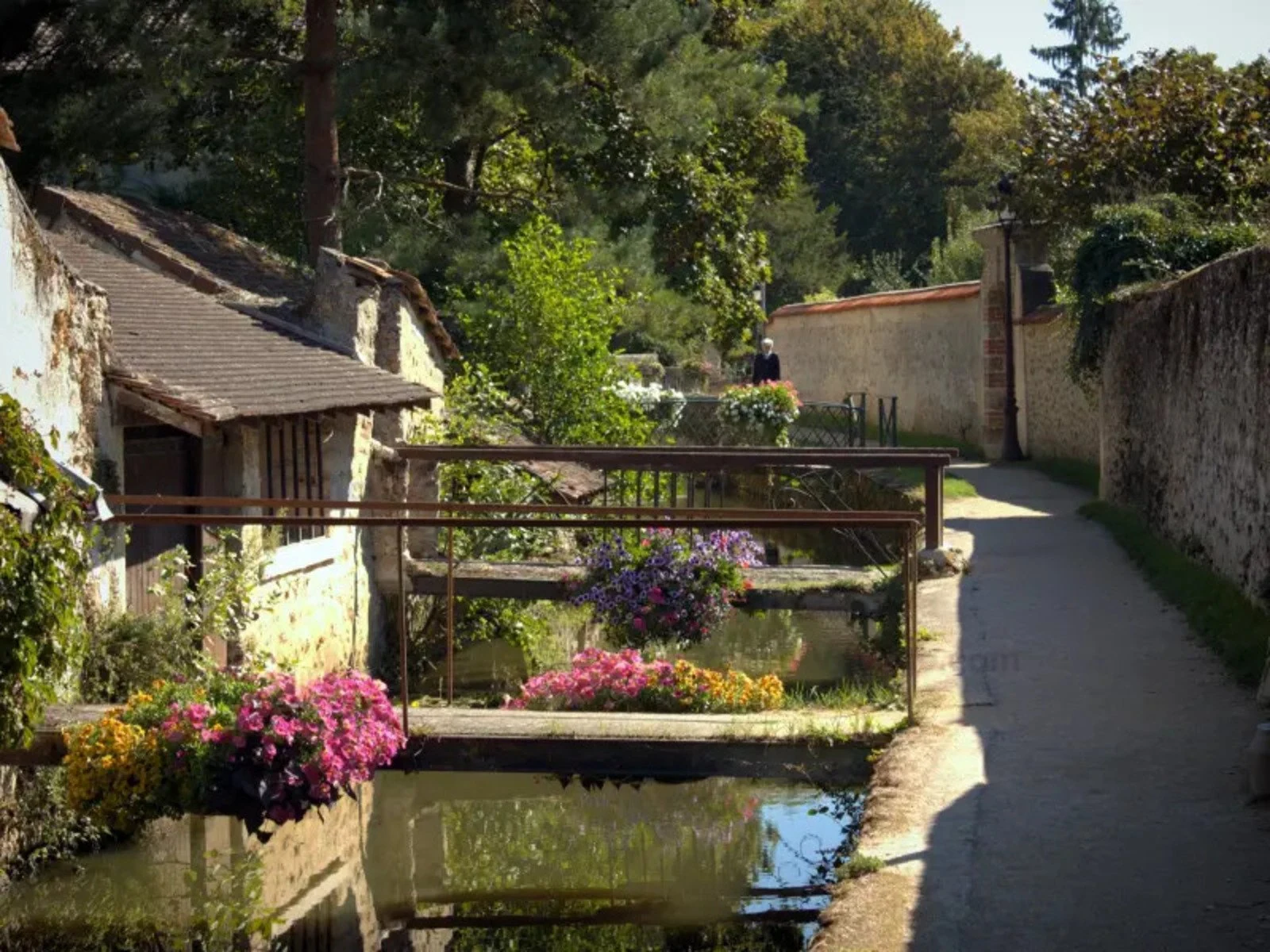 The canal and village houses in the Chevreuse Valley