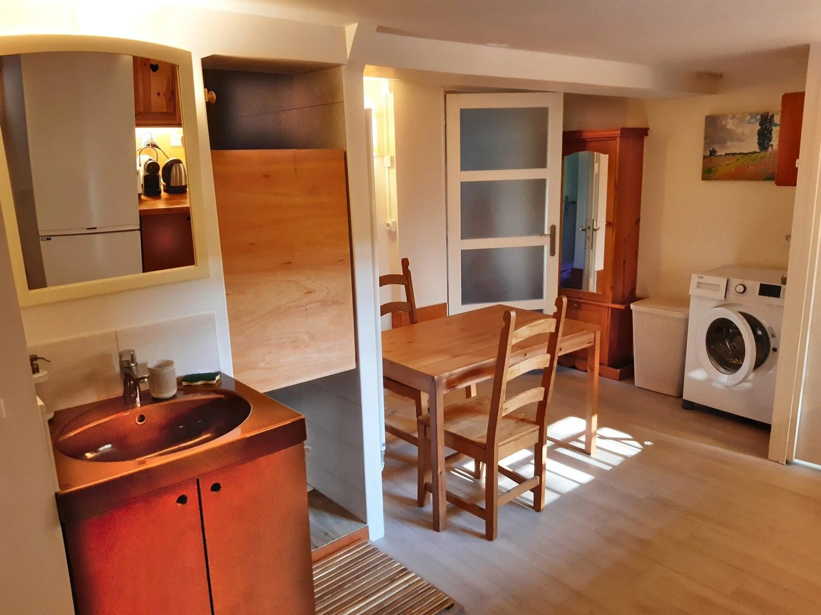Another view of the guest apartment living room