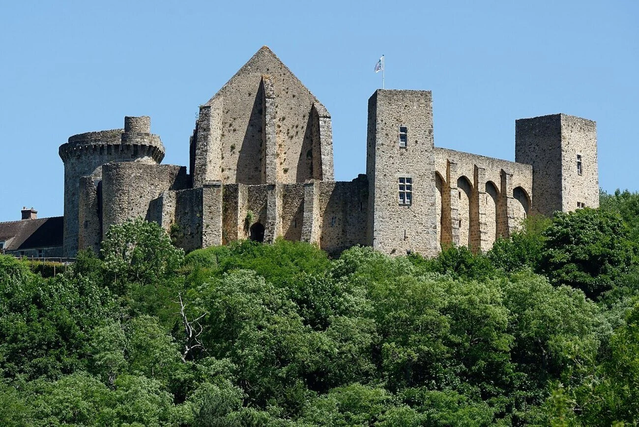 Château de la Madeleine overlooking Chevreuse